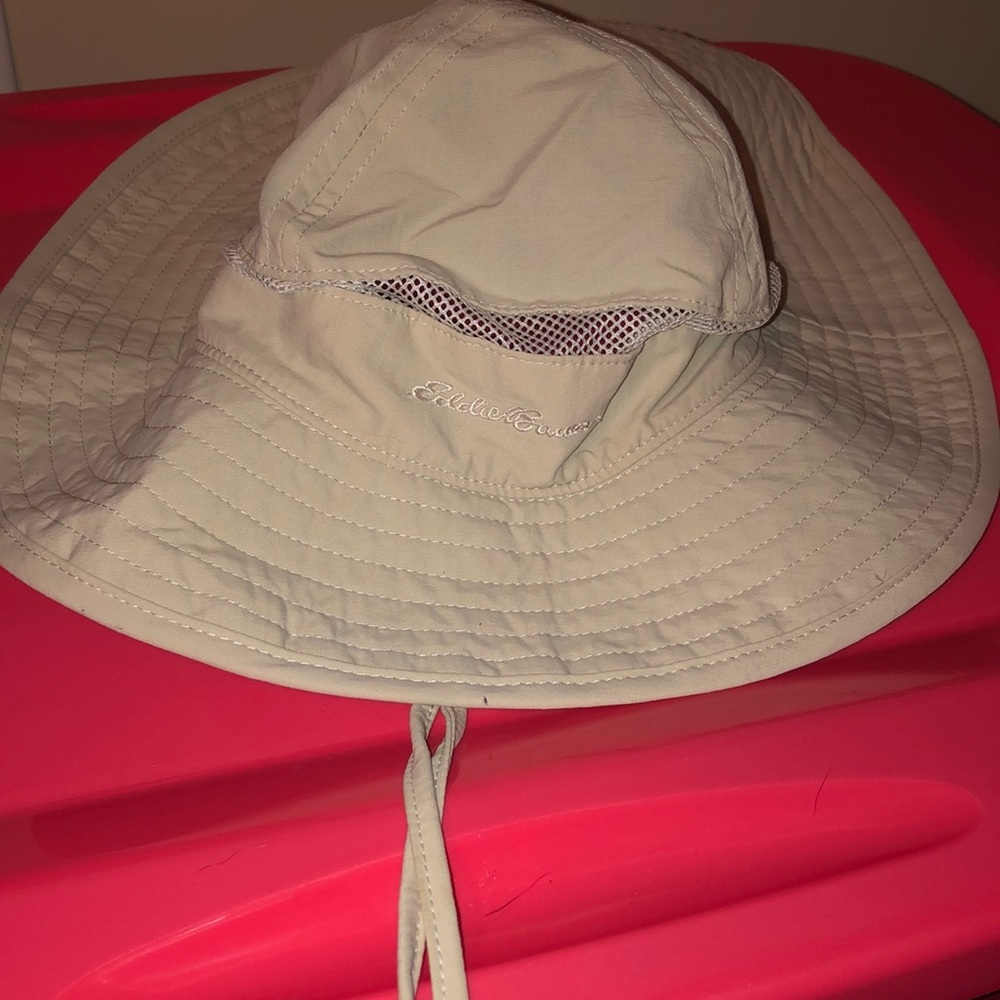 Eddie Bauer hat